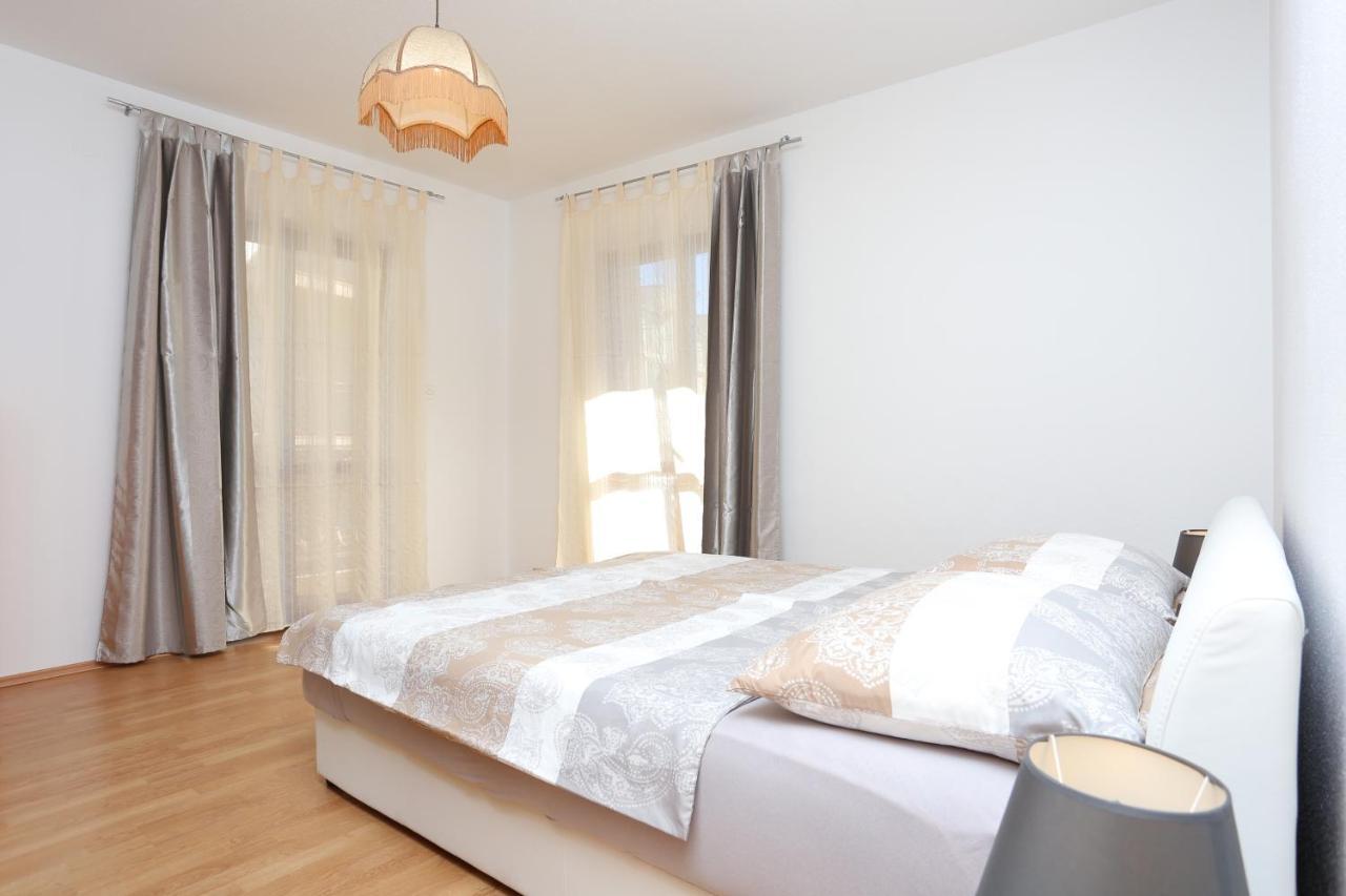 Apartments By The Sea Arbanija, Ciovo - 17332 Trogir Exterior photo