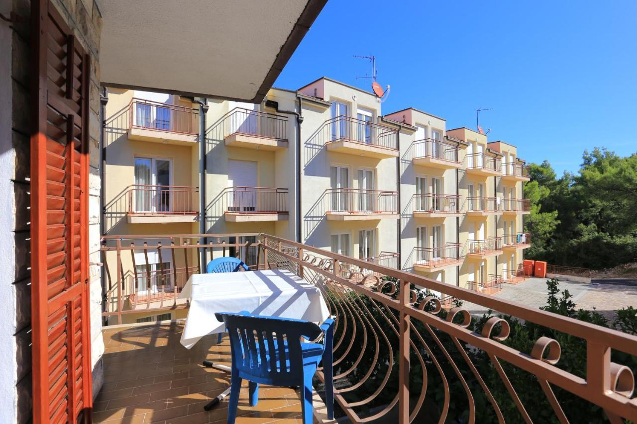 Apartments By The Sea Arbanija, Ciovo - 17332 Trogir Exterior photo