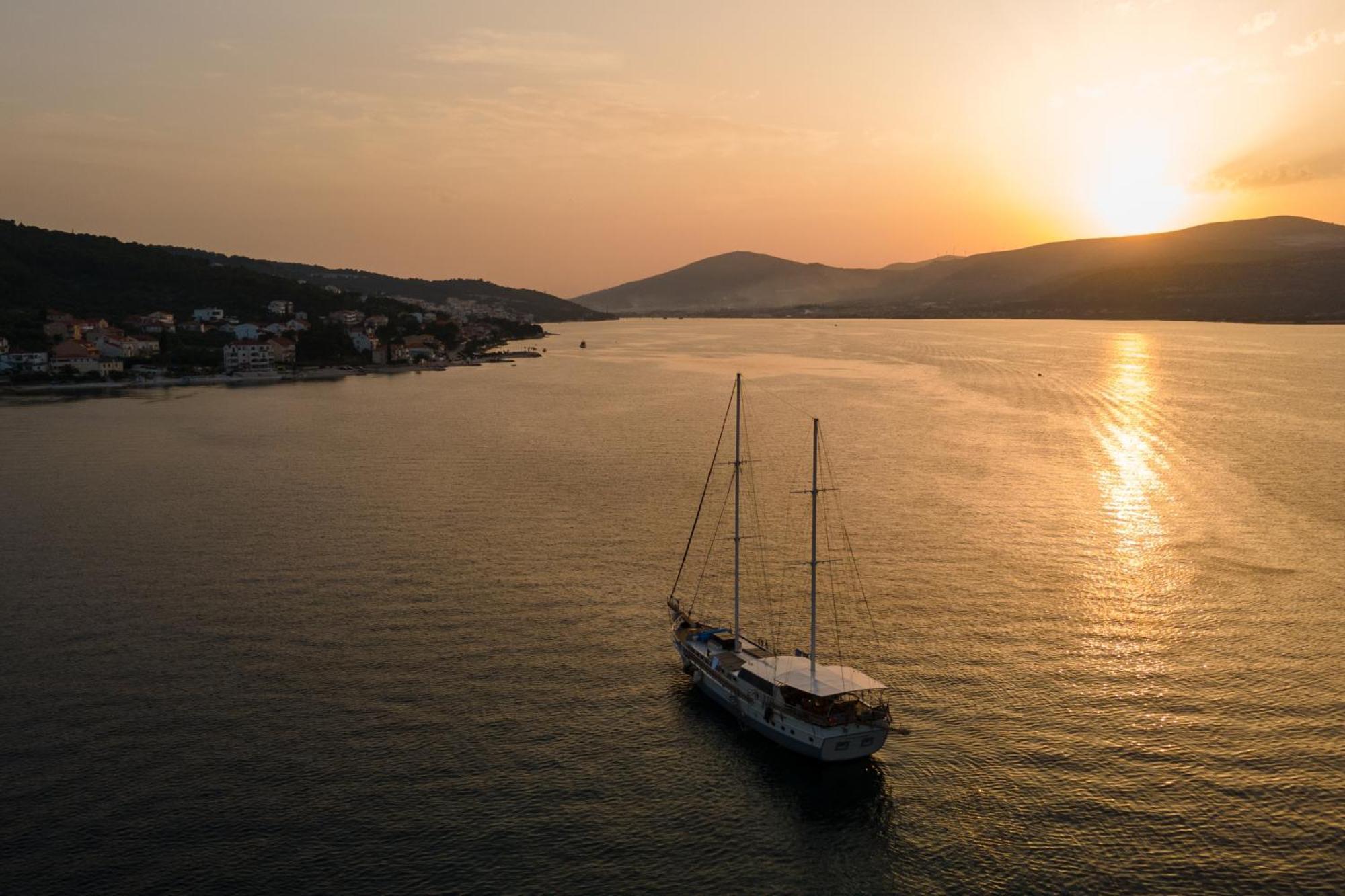 Apartments By The Sea Arbanija, Ciovo - 17332 Trogir Exterior photo